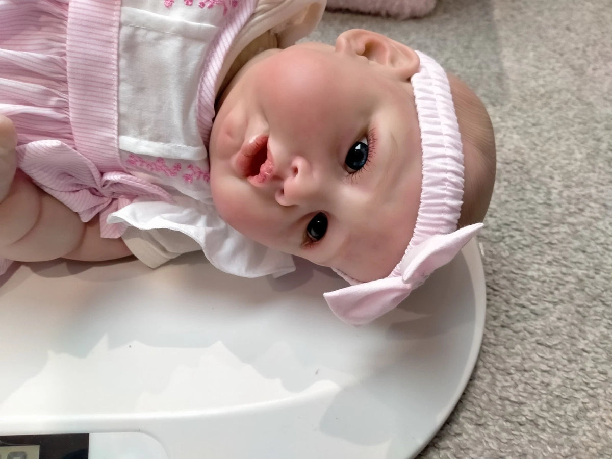 ANNIE Beautiful reborn doll girl. Nicely Weighted to 5.8lbs 2.6kgs 19" 48cm