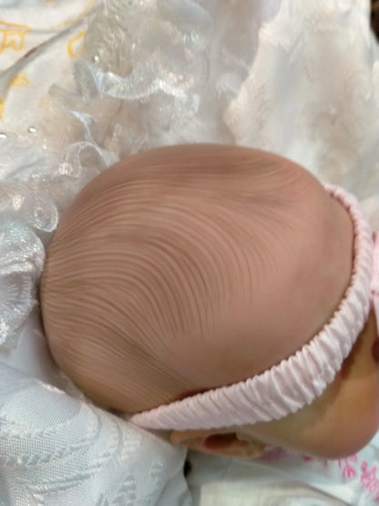 ANNIE Beautiful reborn doll girl. Nicely Weighted to 5.8lbs 2.6kgs 19" 48cm