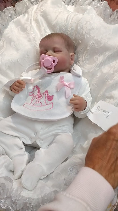 BETTY Stunning reborn baby girl Professionally weighted to 4.18lbs 18" 46cm
